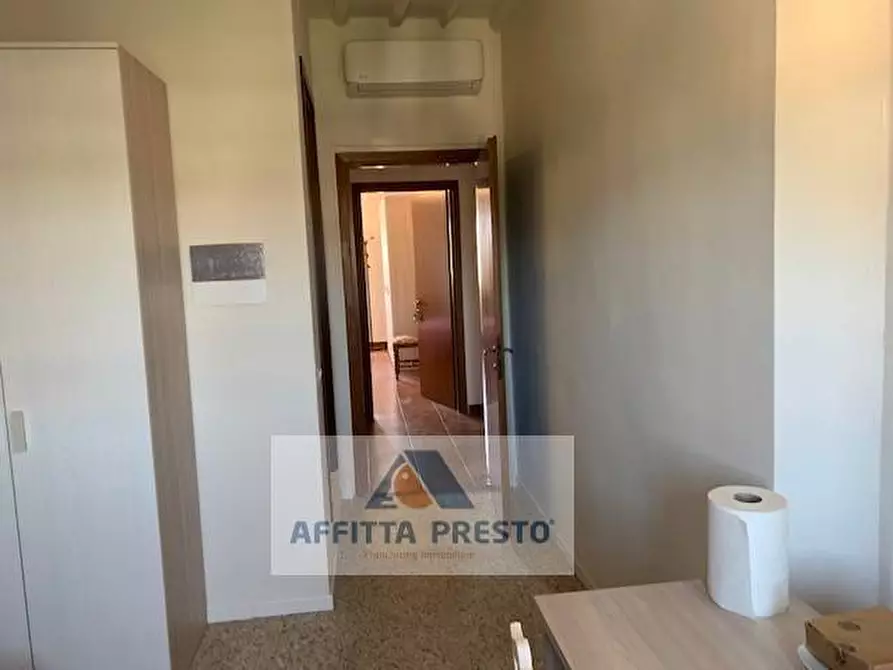 Immagine 14 di Camera in affitto  a Empoli