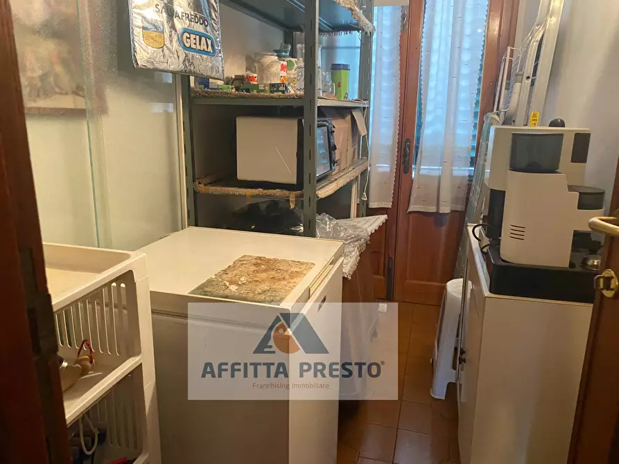 Immagine 15 di Camera in affitto  a Empoli