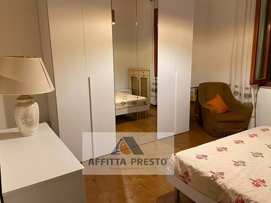 Immagine 18 di Camera in affitto  a Empoli