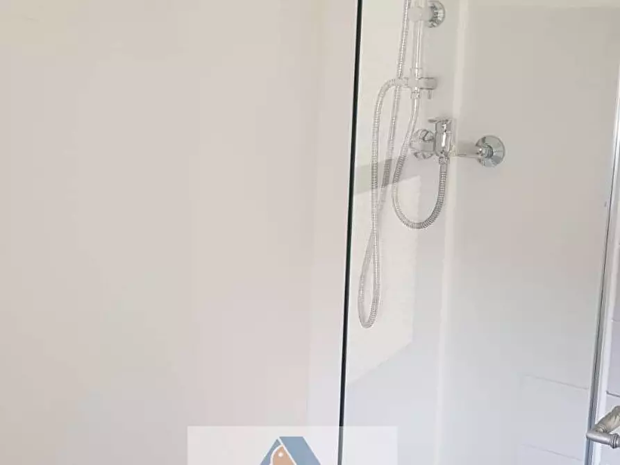 Immagine 10 di Camera in affitto  a Empoli