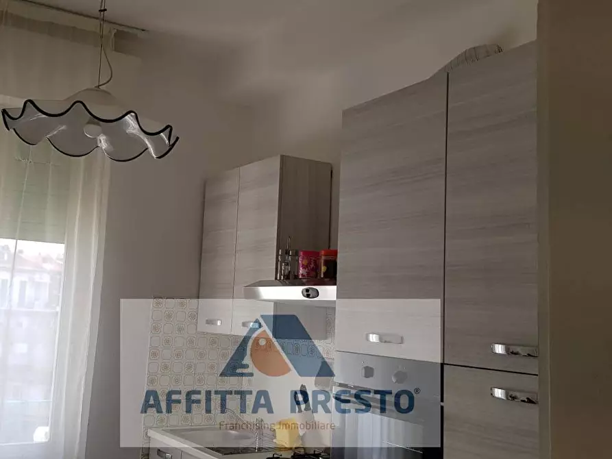 Immagine 11 di Camera in affitto  a Empoli