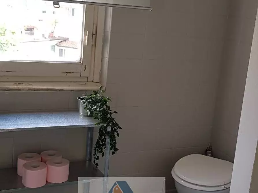 Immagine 14 di Camera in affitto  a Empoli