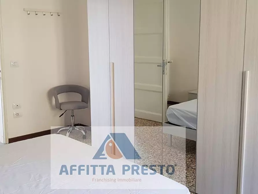 Immagine 17 di Camera in affitto  a Empoli