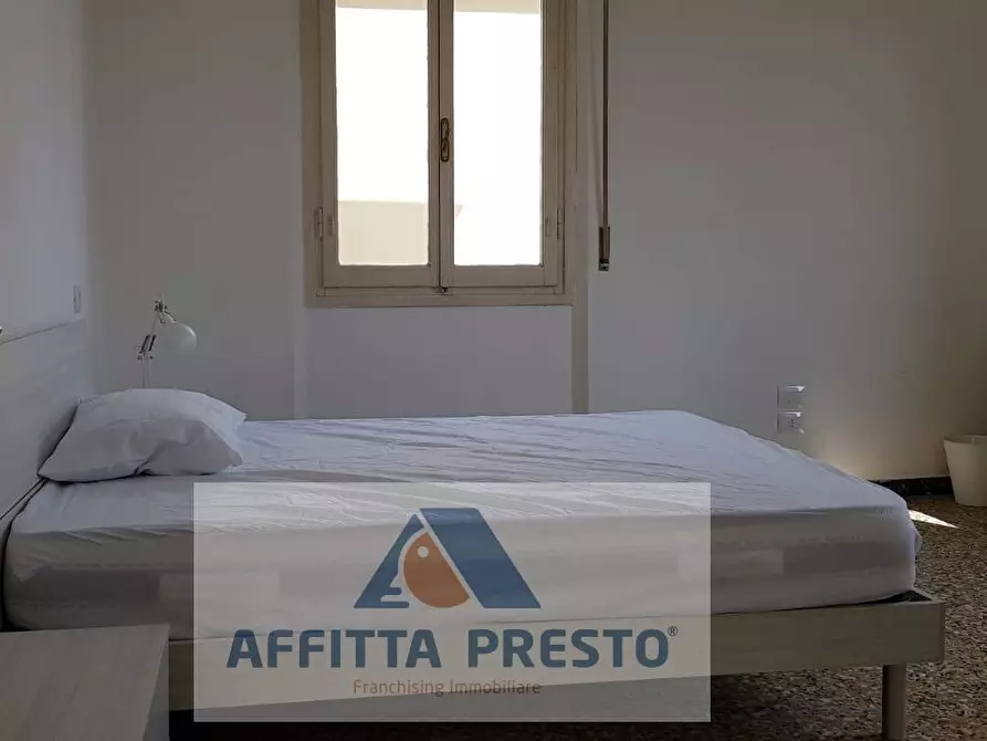 Immagine 19 di Camera in affitto  a Empoli