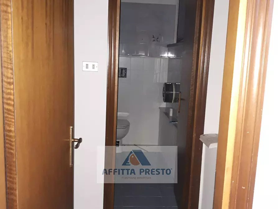 Immagine 7 di Attività commerciale in affitto  a Empoli