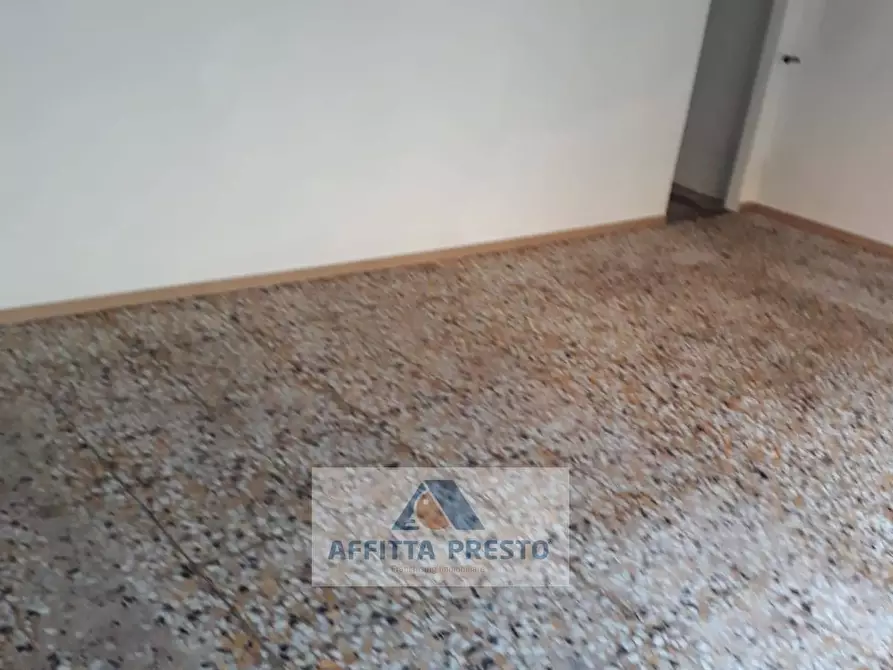 Immagine 4 di Attività commerciale in affitto  a Empoli