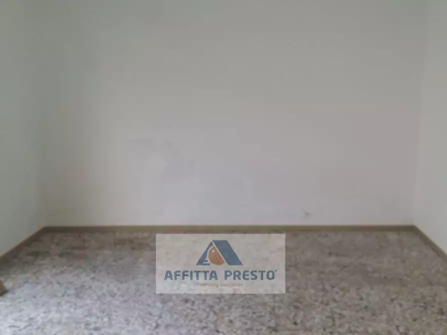 Immagine 3 di Attività commerciale in affitto  a Empoli