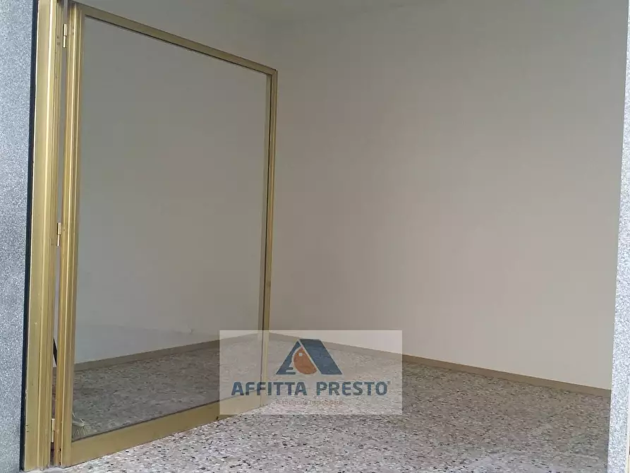 Immagine 1 di Attività commerciale in affitto  a Empoli
