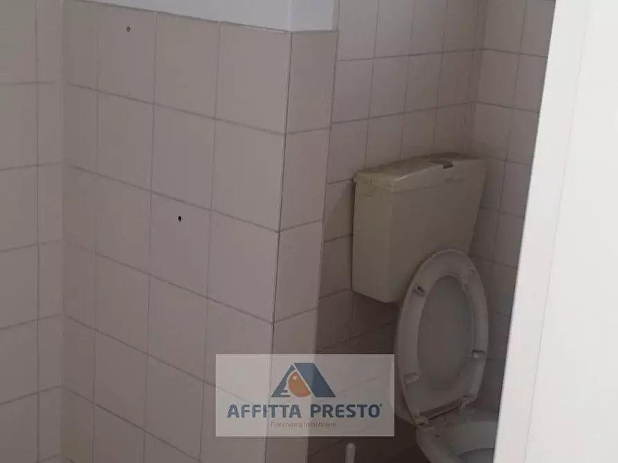 Immagine 5 di Capannone industriale in affitto  a Capraia E Limite