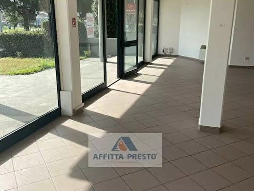 Immagine 3 di Attività commerciale in affitto  a San Miniato