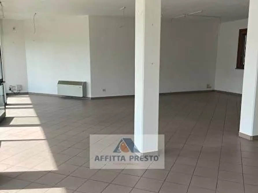 Immagine 4 di Attività commerciale in affitto  a San Miniato