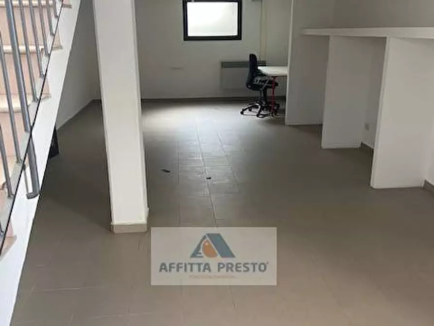 Immagine 5 di Attività commerciale in affitto  a San Miniato