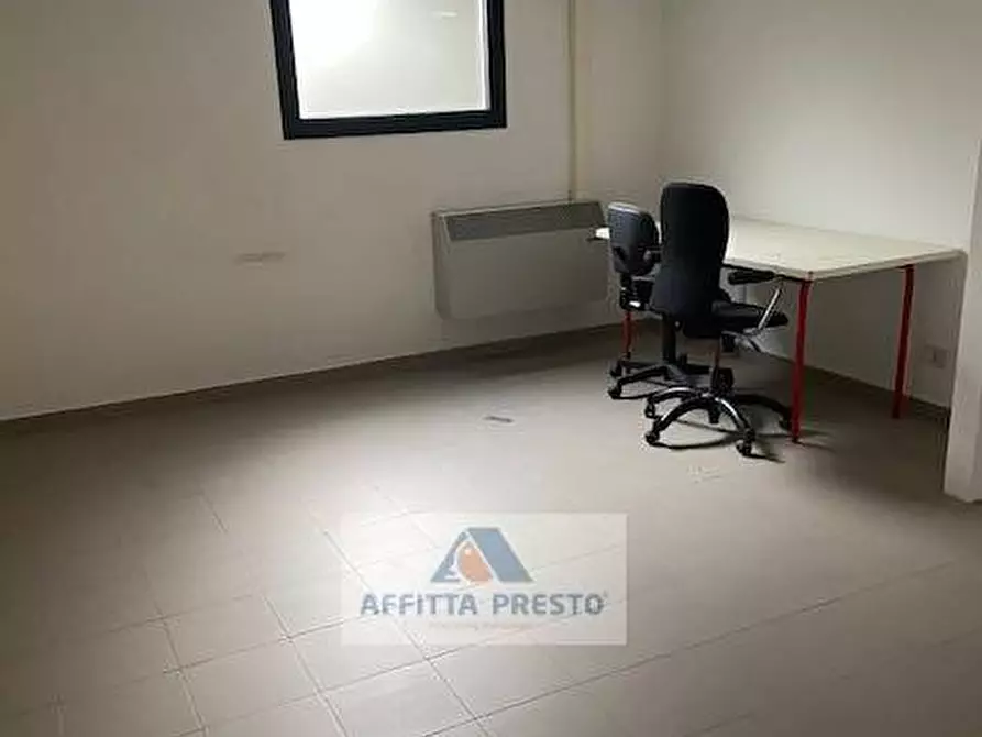 Immagine 7 di Attività commerciale in affitto  a San Miniato