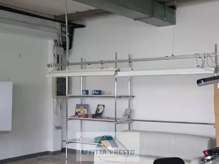 Immagine 9 di Laboratorio in affitto  a Vinci