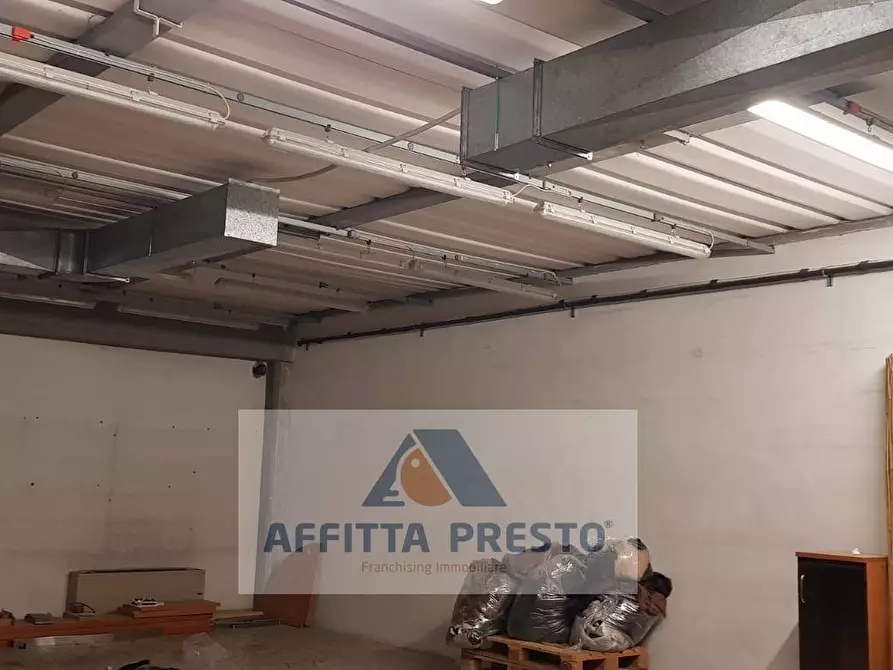 Immagine 15 di Laboratorio in affitto  a Vinci