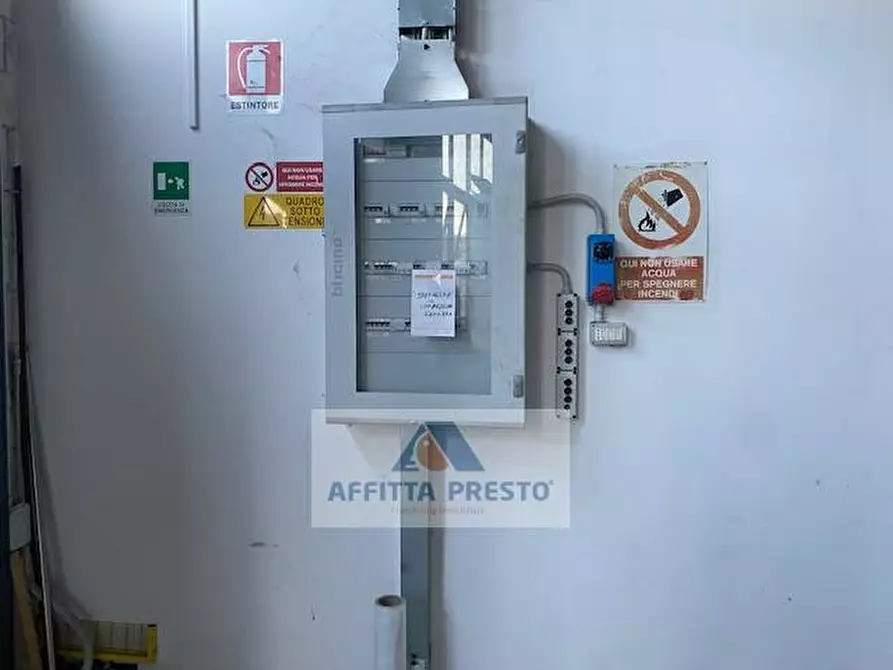 Immagine 2 di Attività commerciale in affitto  a Empoli