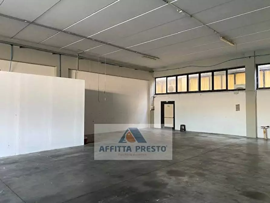 Immagine 5 di Attività commerciale in affitto  a Empoli
