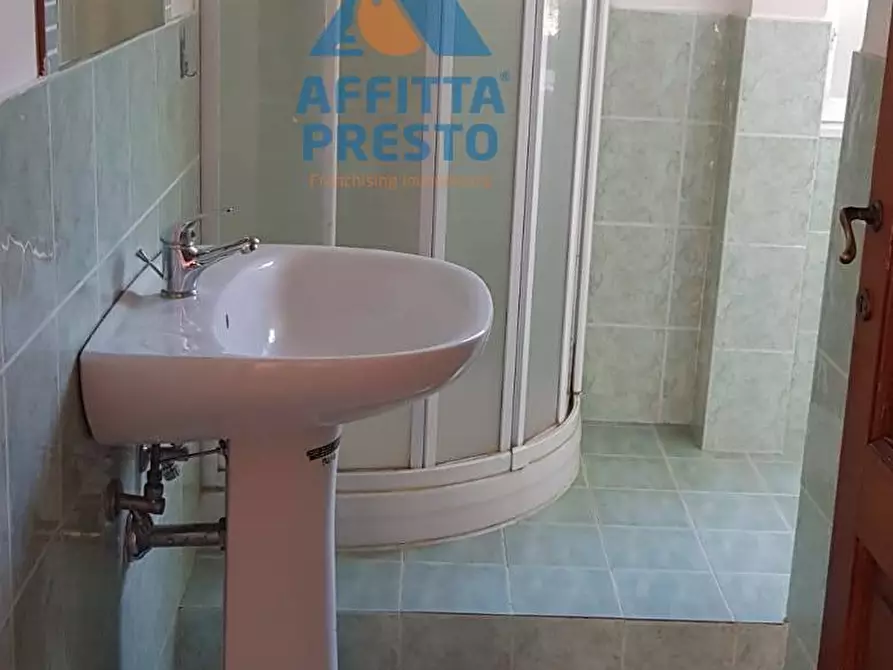Immagine 5 di Appartamento in affitto  a Capraia E Limite