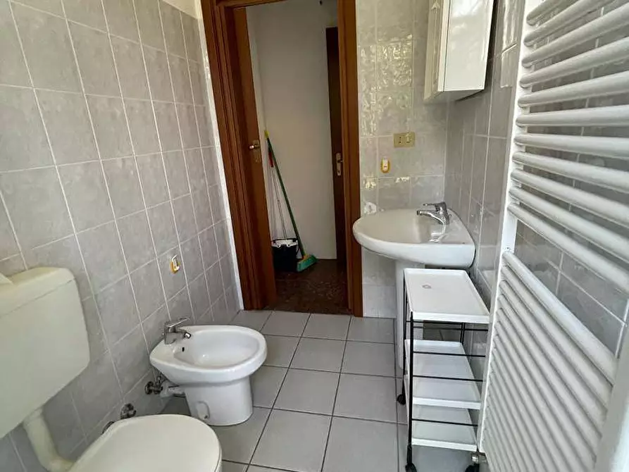 Immagine 8 di Appartamento in affitto  in ZONA VIALI 1 a Chivasso