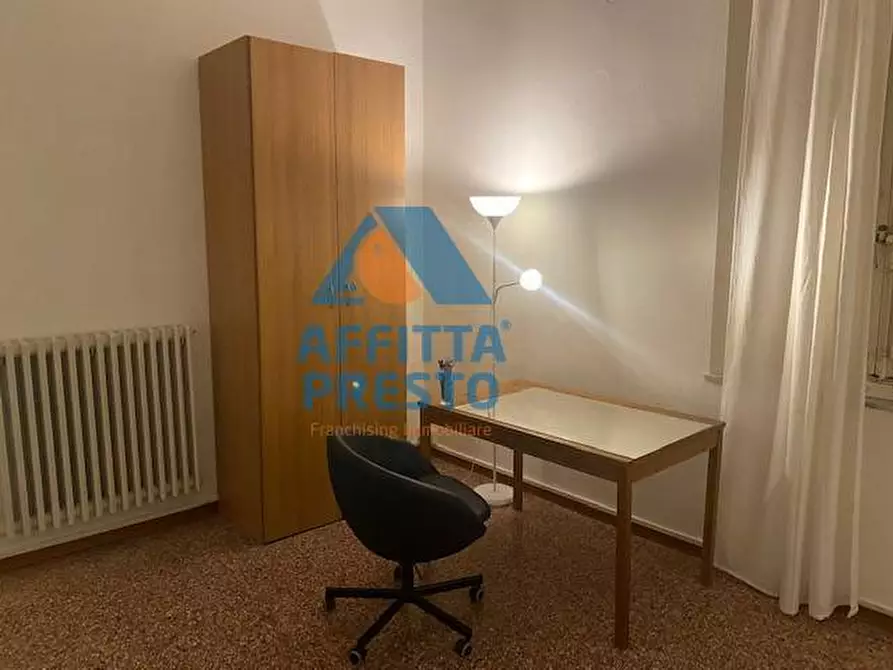 Immagine 6 di Camera in affitto  a Empoli