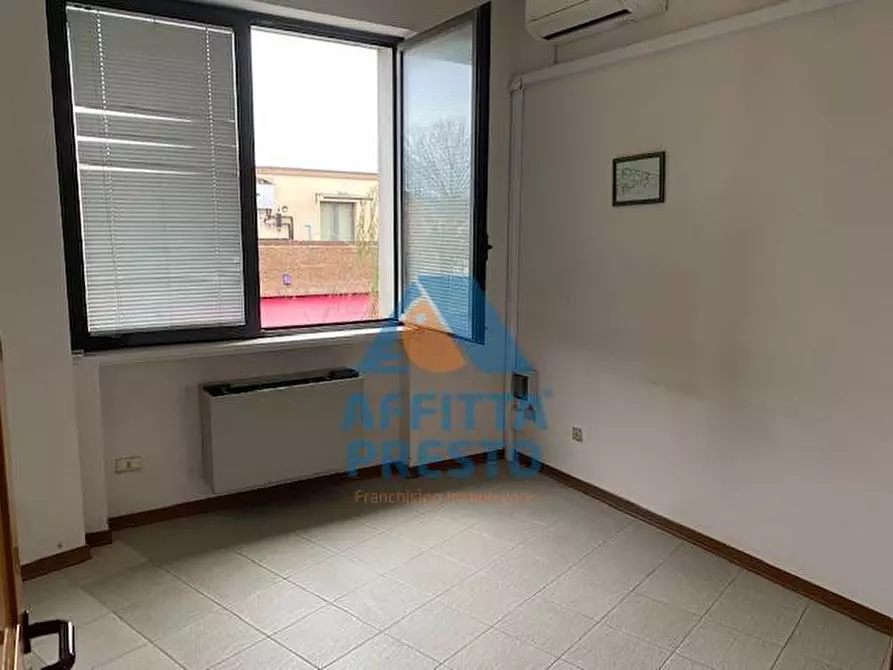 Immagine 14 di Ufficio in affitto  a San Miniato