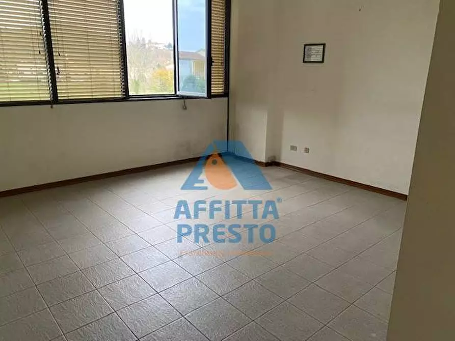 Immagine 15 di Ufficio in affitto  a San Miniato