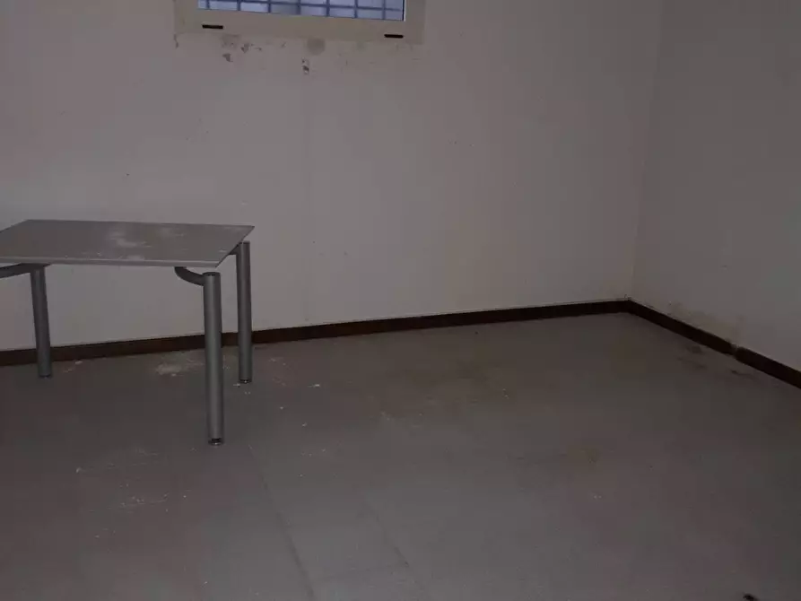 Immagine 14 di Attività commerciale in affitto  a San Miniato