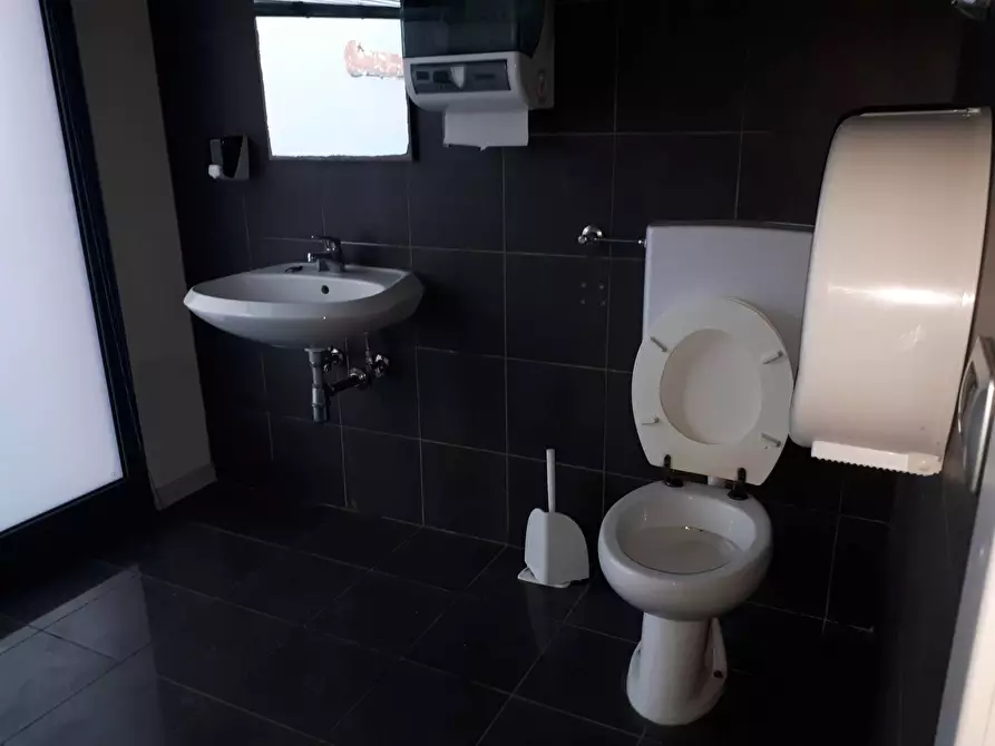 Immagine 10 di Ufficio in affitto  a San Miniato