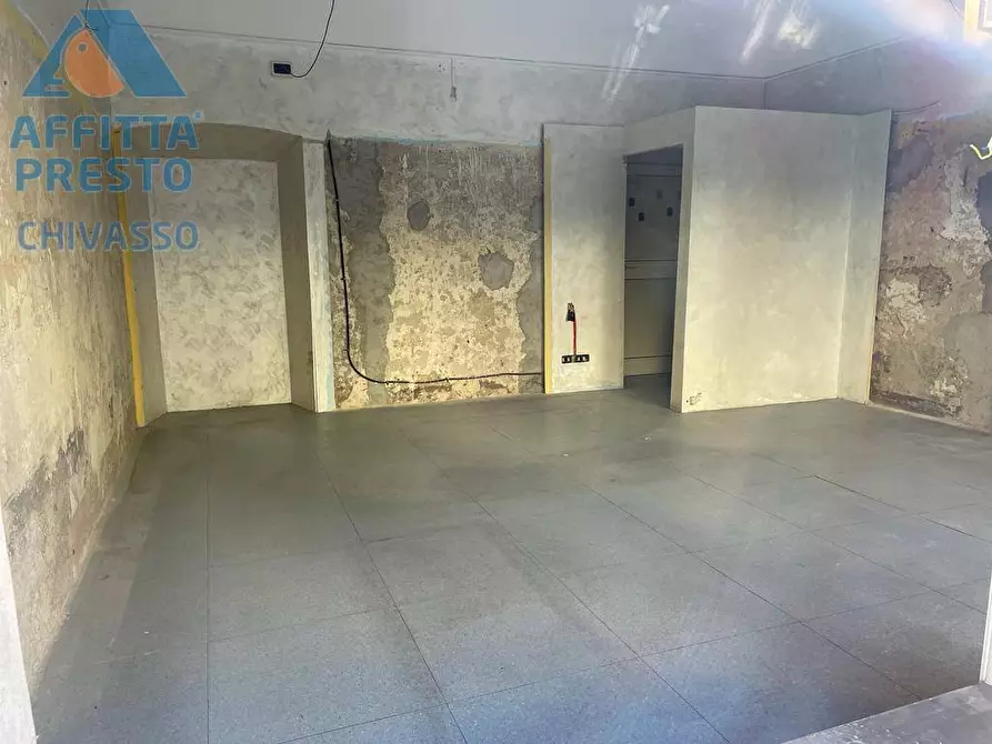 Immagine 1 di Negozio in affitto  in Via Torino a Chivasso