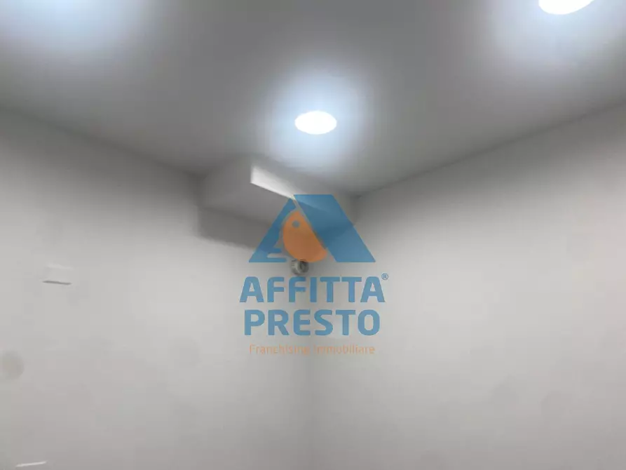 Immagine 1 di Negozio in affitto  a Empoli