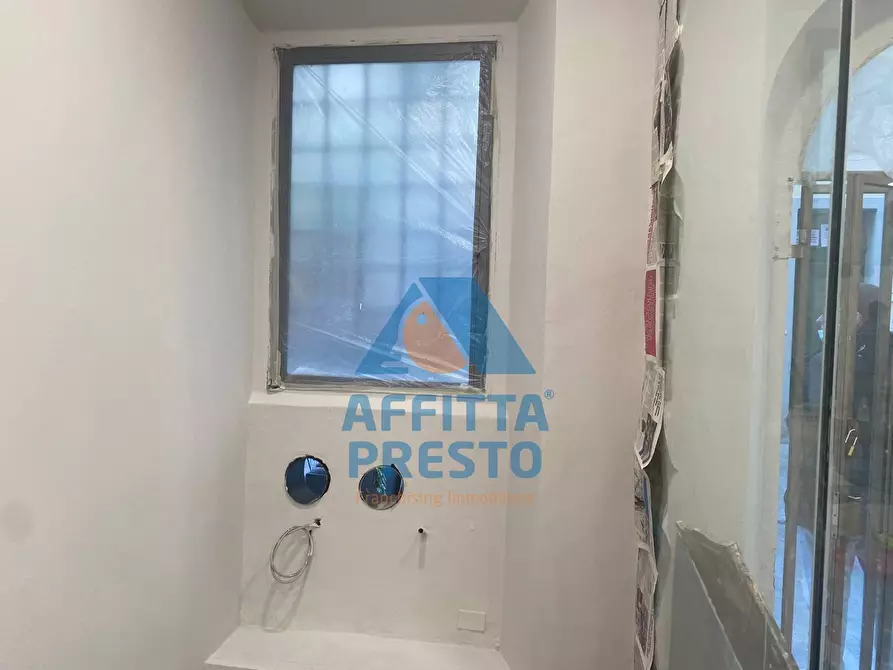 Immagine 2 di Negozio in affitto  a Empoli