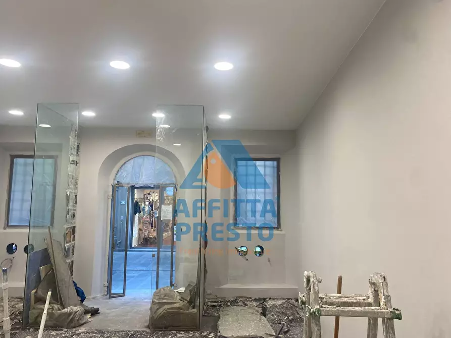Immagine 3 di Negozio in affitto  a Empoli