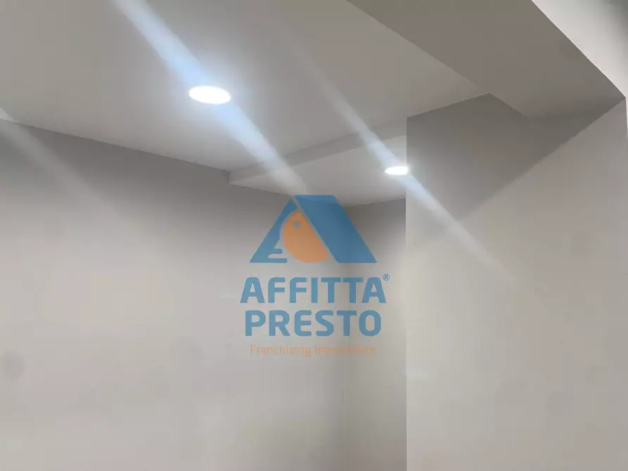Immagine 5 di Negozio in affitto  a Empoli
