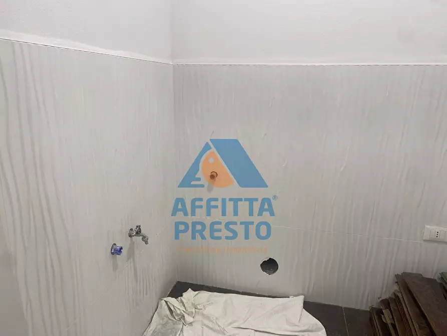Immagine 6 di Negozio in affitto  a Empoli