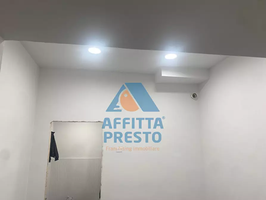 Immagine 7 di Negozio in affitto  a Empoli