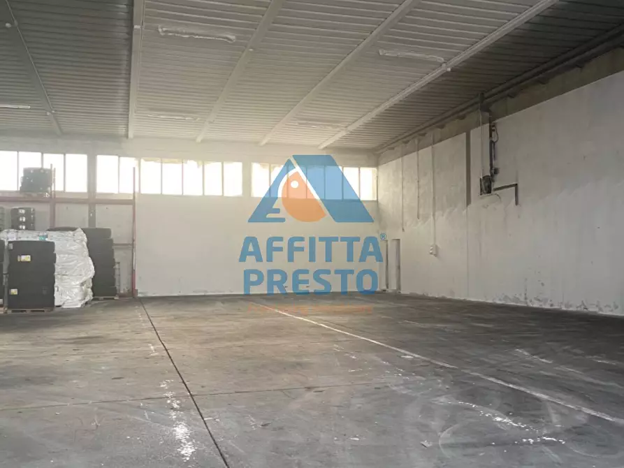 Immagine 1 di Capannone industriale in affitto  a Santa Croce Sull'arno