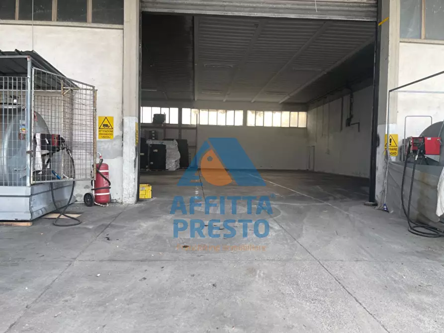 Immagine 2 di Capannone industriale in affitto  a Santa Croce Sull'arno