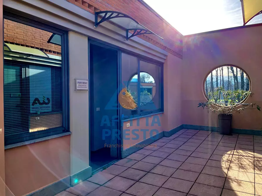 Immagine 1 di Ufficio in affitto  a Lucca