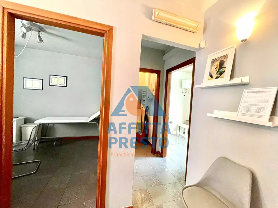 Immagine 3 di Ufficio in affitto  a Lucca