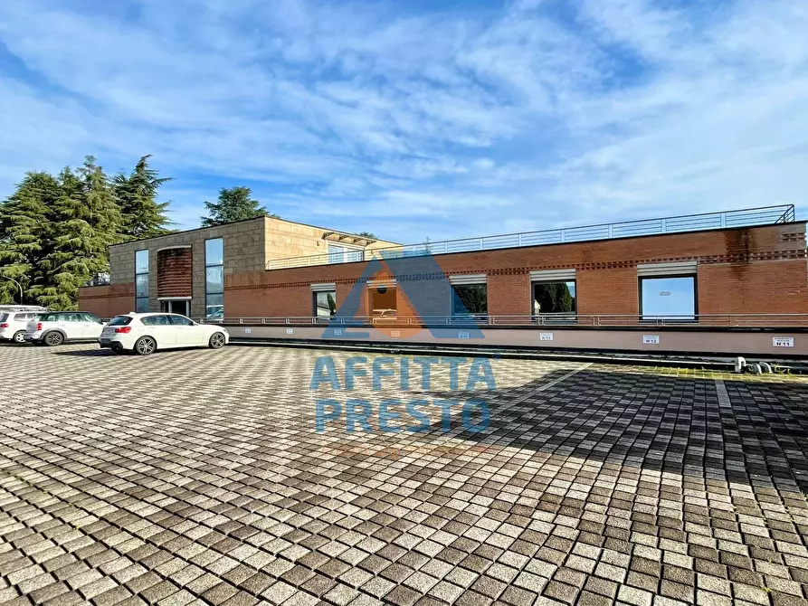 Immagine 5 di Ufficio in affitto  a Lucca