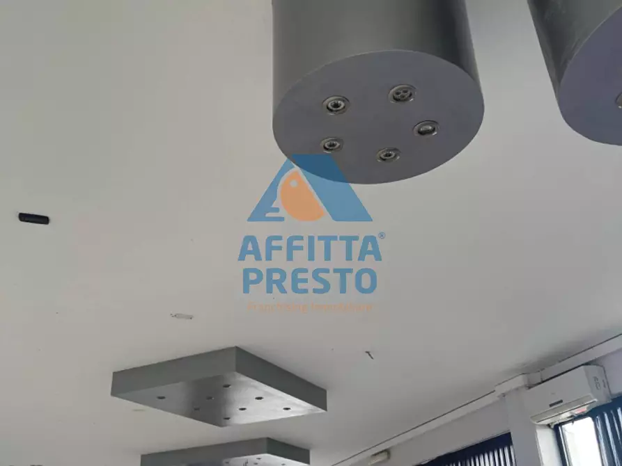 Immagine 3 di Attività commerciale in affitto  a Capraia E Limite