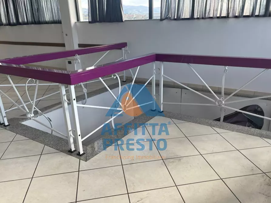 Immagine 4 di Attività commerciale in affitto  a Capraia E Limite