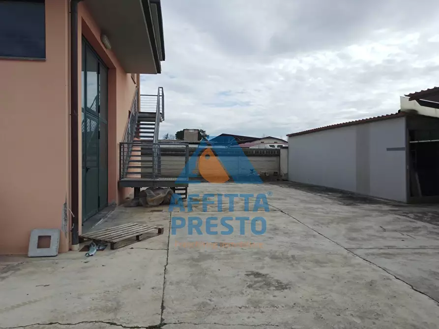 Immagine 11 di Attività commerciale in vendita  a Capraia E Limite