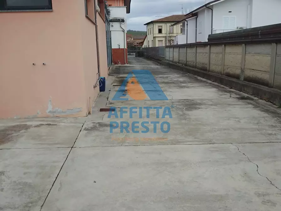 Immagine 20 di Attività commerciale in vendita  a Capraia E Limite