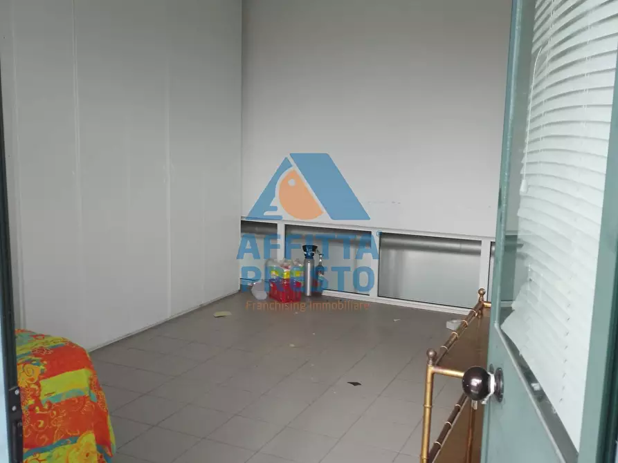 Immagine 15 di Attività commerciale in vendita  a Capraia E Limite