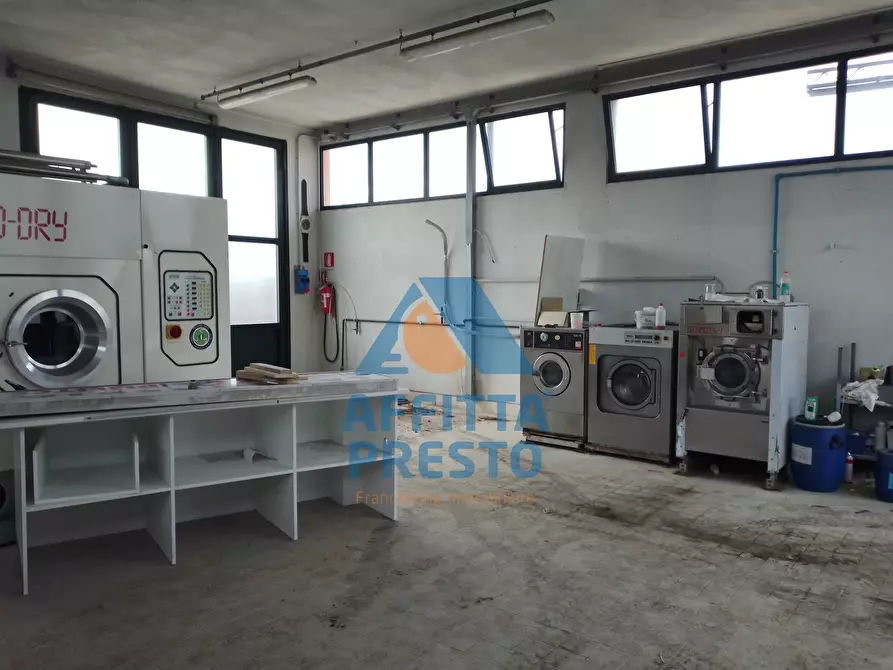 Immagine 4 di Attività commerciale in vendita  a Capraia E Limite