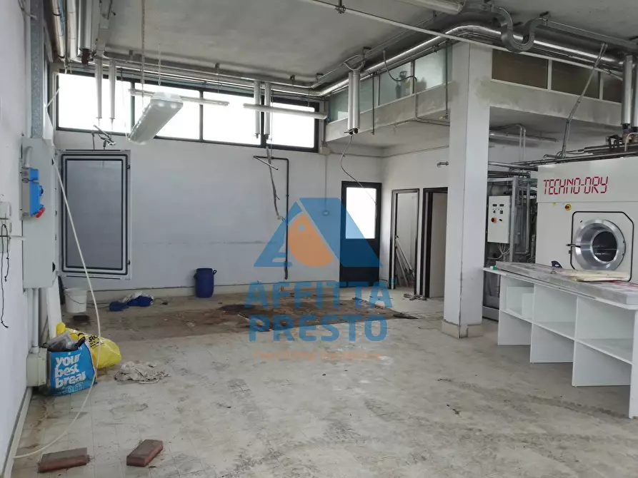 Immagine 3 di Attività commerciale in vendita  a Capraia E Limite