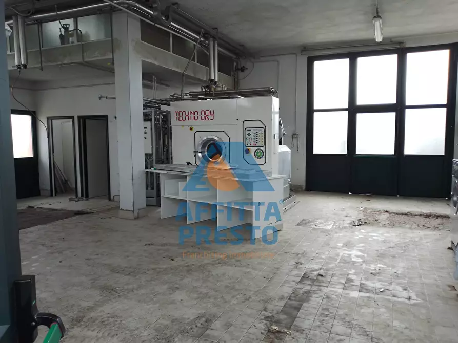 Immagine 5 di Attività commerciale in vendita  a Capraia E Limite