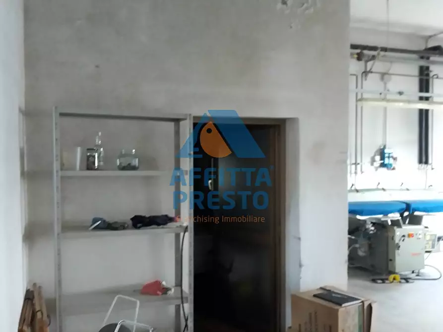 Immagine 19 di Attività commerciale in vendita  a Capraia E Limite