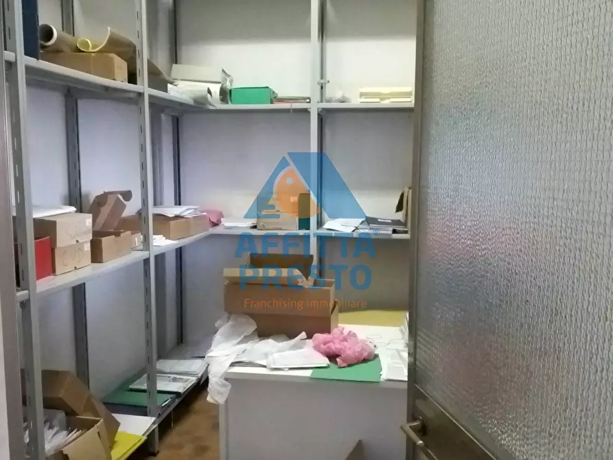 Immagine 10 di Attività commerciale in vendita  a Capraia E Limite